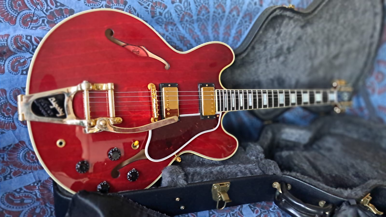 Gibson Custom Shop ES 355 with Bigsby - 2009 Semi-Acoustic - View 6