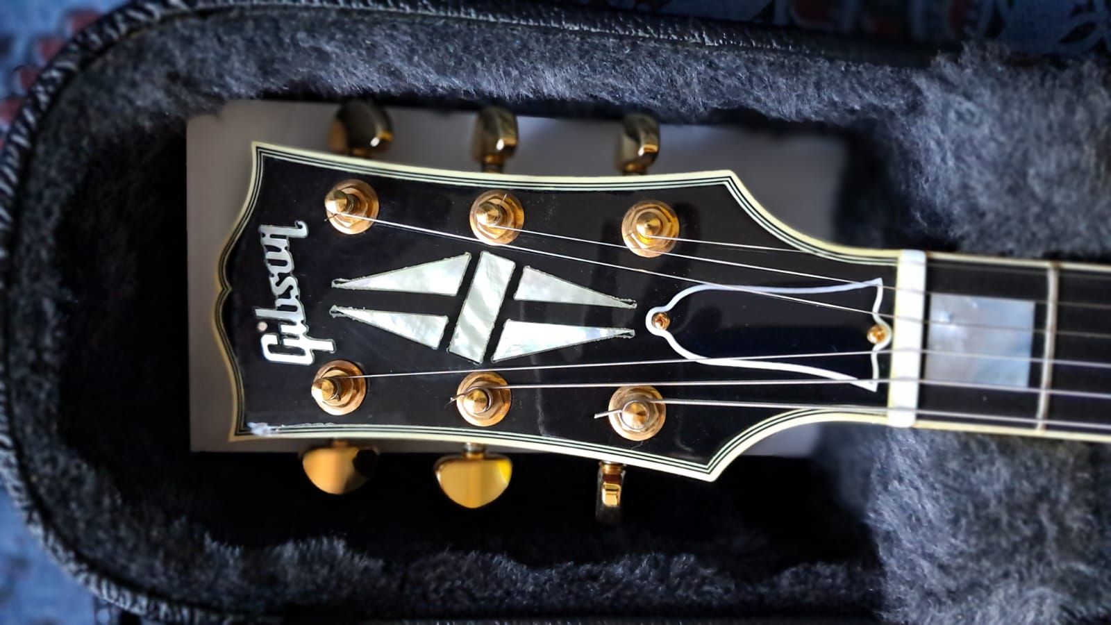 Gibson Custom Shop ES 355 with Bigsby - 2009 Semi-Acoustic - View 4